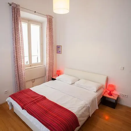 Apartments Lina - Center With Free Parking! Zagreb Room photo