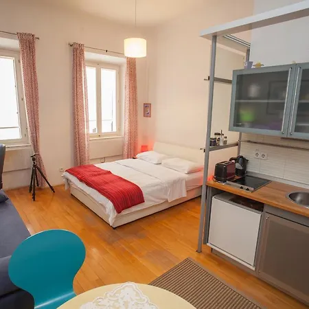Apartments Lina - Center With Free Parking! Zagreb Room photo