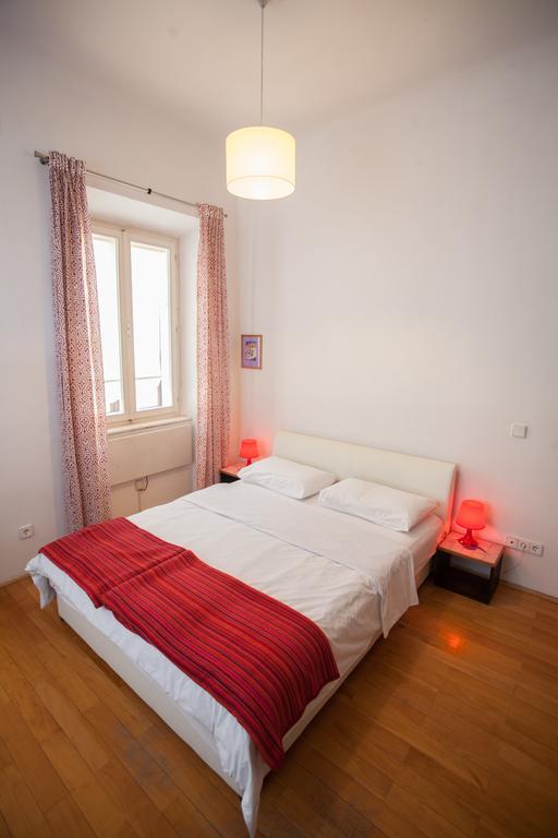 Lina - Center With Free Parking! Apartament